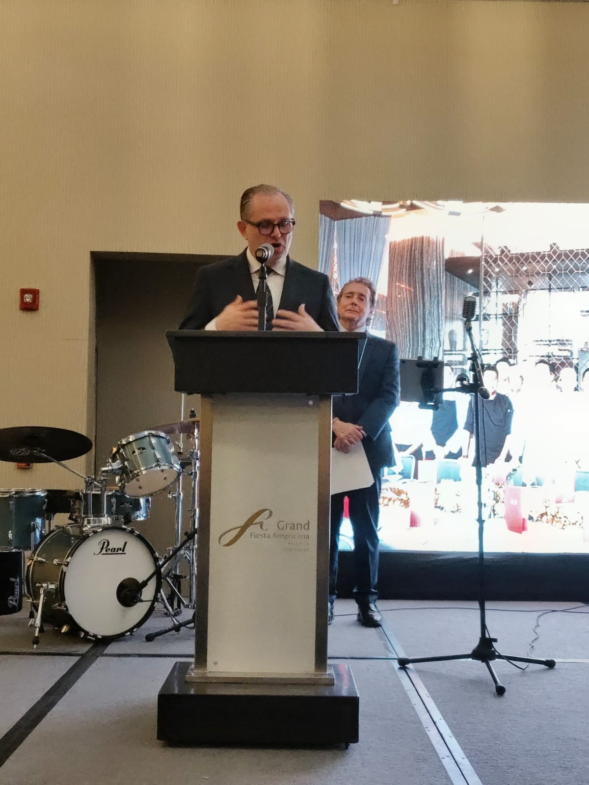 Eduardo Valdovinos, director general del hotel dio un agradecimiento a todos los colaboradores que hacen posible una grata estancia de sus huéspedes.