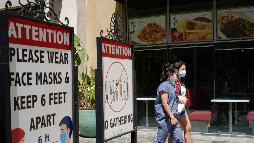Los Ángeles: vuelve a hacer obligatorio el uso de cubrebocas