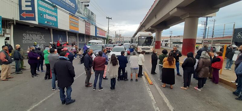 Bloqueo de vecinos en Ecatepec, Edomex.
