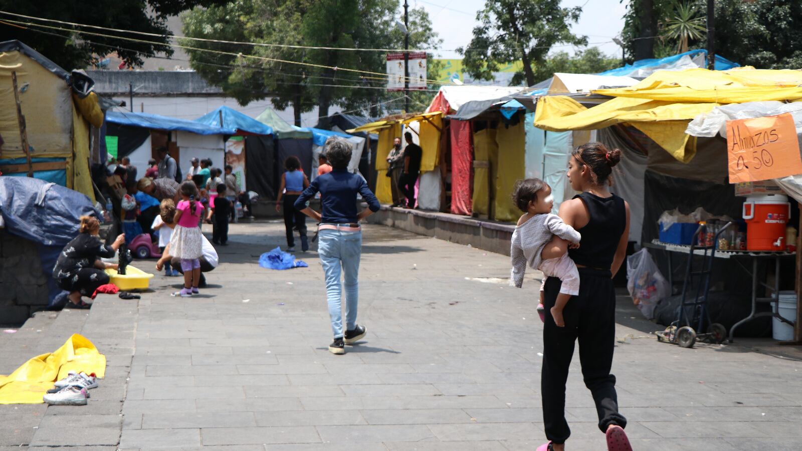 Esperan para ingresar a Estados Unidos