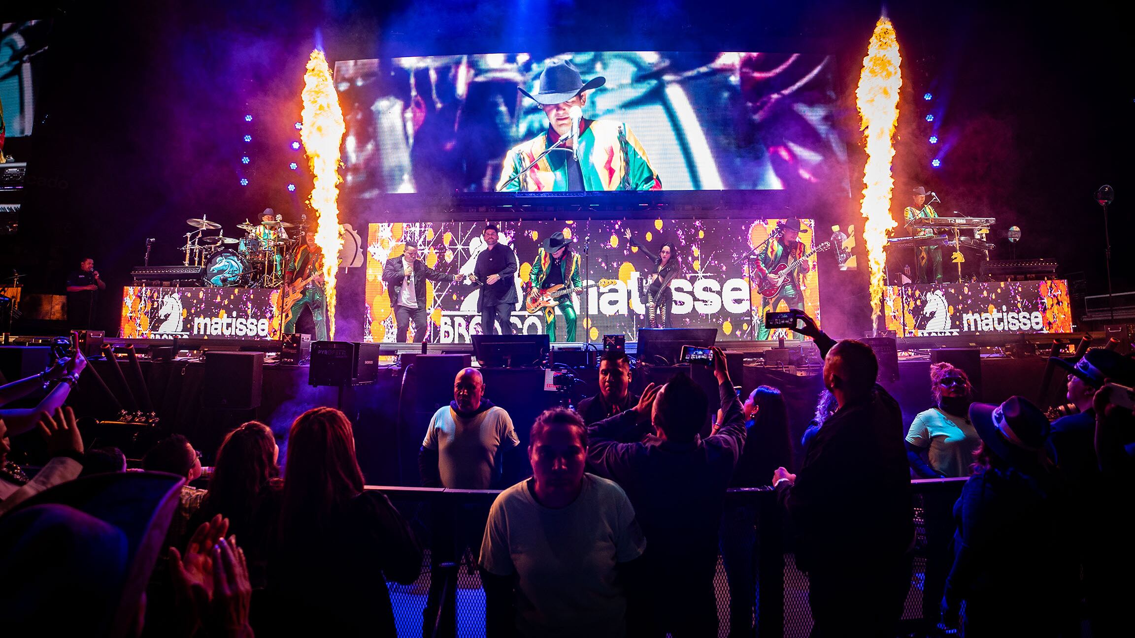 Bronco y Matisse presentan nueva versión de “Me gana el sentimiento”