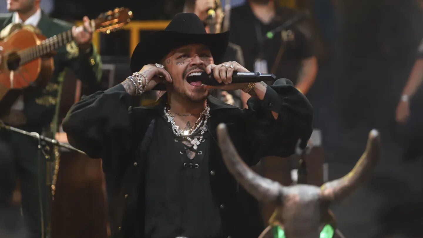 El cantante y compositor agotó las localidades para todos sus shows en el palenque.