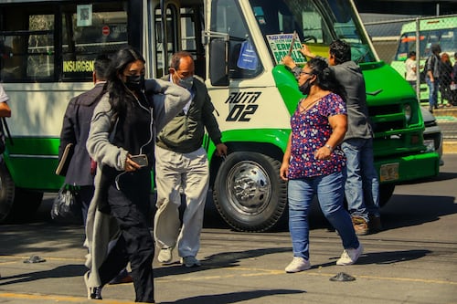 Récord de pasajeros, pero mismas quejas: Transporte público en México crece sin mejorar