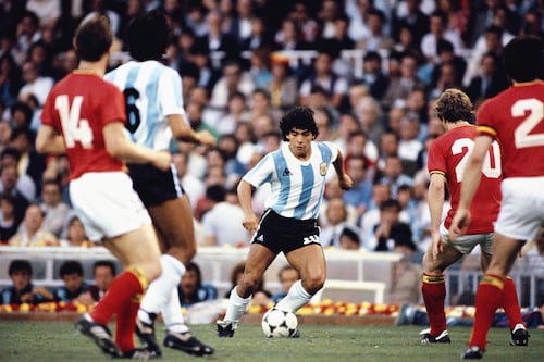 Subastan histórica camiseta de Maradona que utilizó en el Mundial de 1982