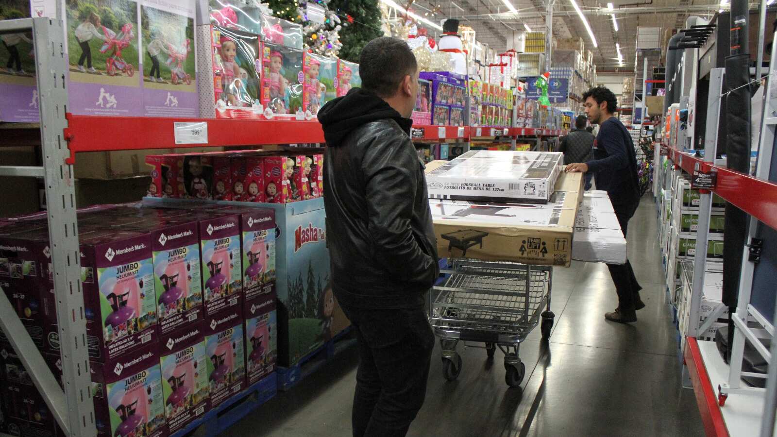 El comercio, restaurantes y servicios turísticos esperan una derrama económica de 550 mil millones de pesos para las fiestas decembrinas, reportó la Concanaco.