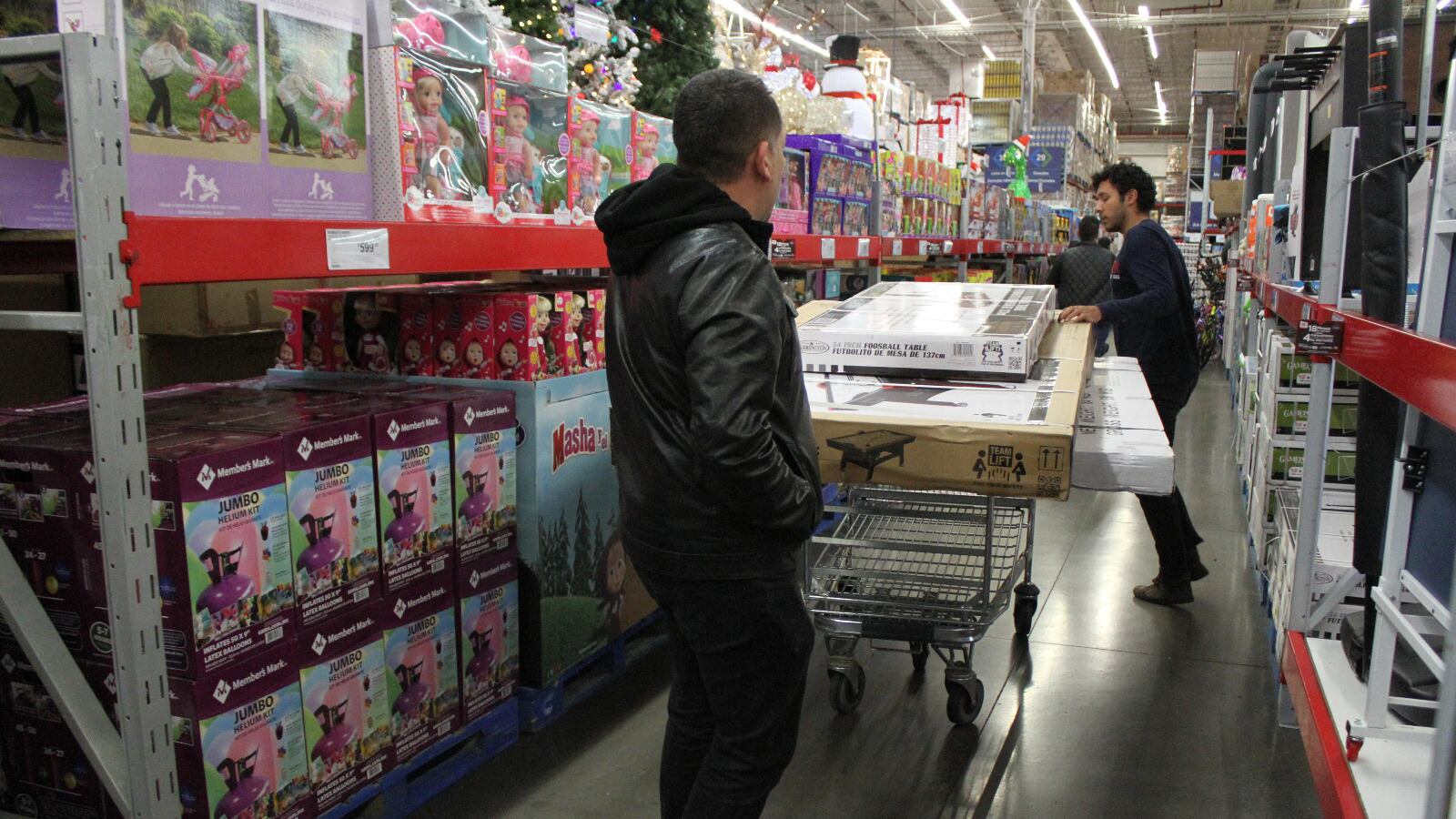 El comercio, restaurantes y servicios turísticos esperan una derrama económica de 550 mil millones de pesos para las fiestas decembrinas, reportó la Concanaco.