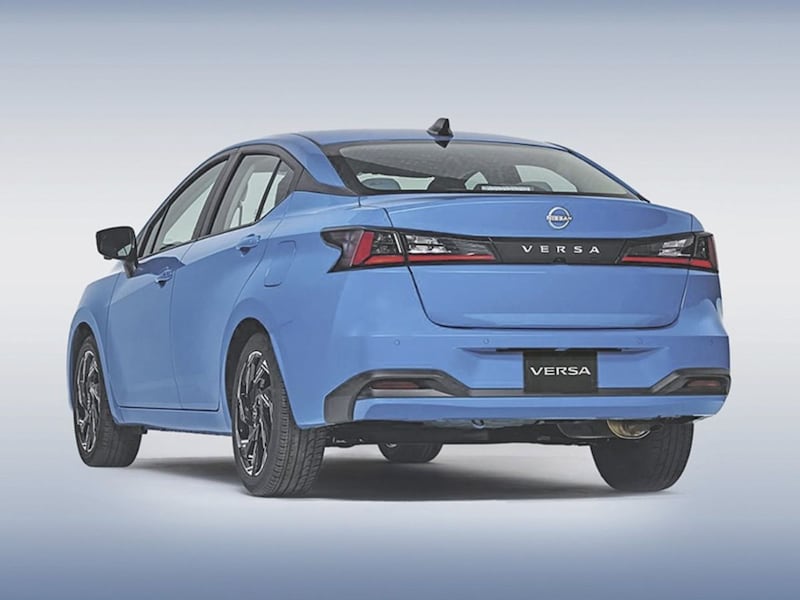 Nissan Versa 2026 diseño trasero con calaveras rediseñadas