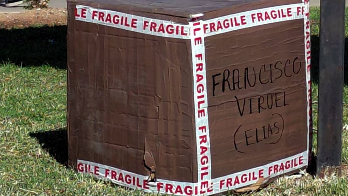 El hallazgo de una caja con un nombre escrito en su exterior provocó la movilización de fuerzas estatales y federales en el Centro Cívico