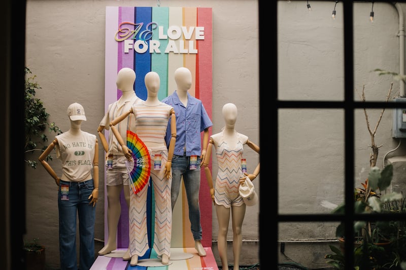 A través de un evento dedicado a la convivencia se dio la presentación de una colección genderless que apoya la diversidad LGBTQ+