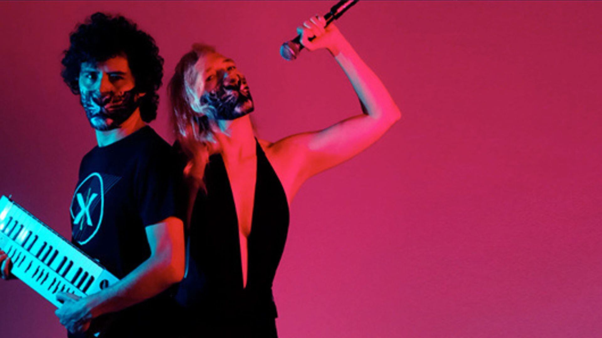 Guillermo Álvarez (México) y Manon Amen (Bélgica) son quienes dan vida a Memo Pimiento desde la ciudad de Bruselas.