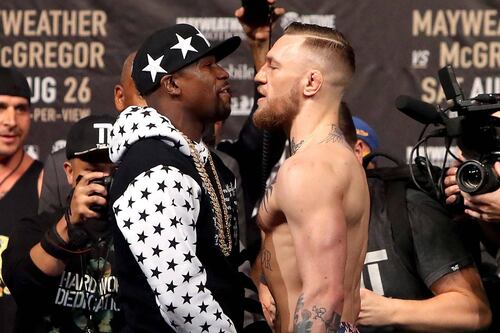EN VIVO: Mayweather y McGregor se suben a la báscula