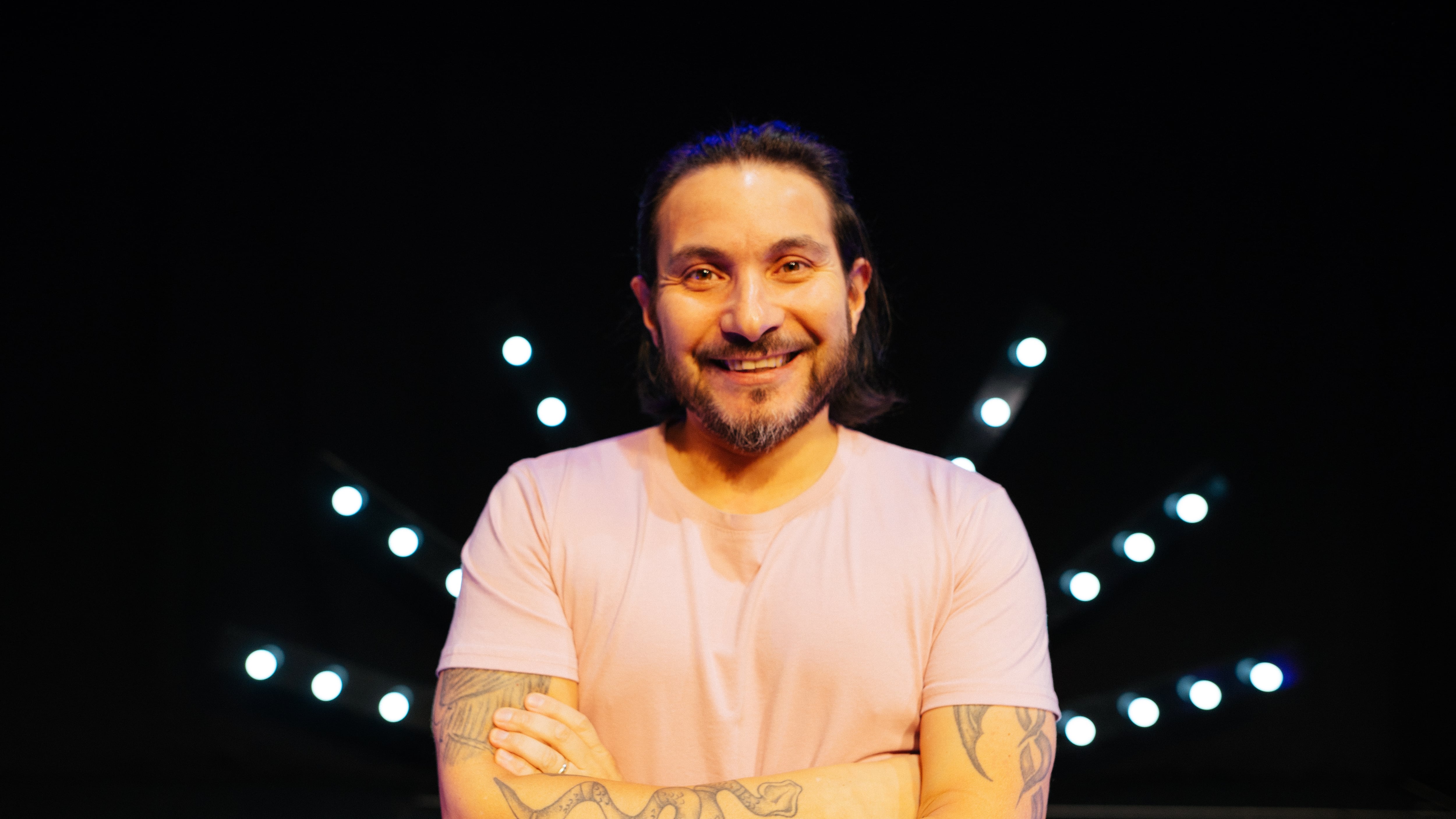 Felipe Avello presenta un espectáculo adecuado a los modismos y costumbres de los regios.