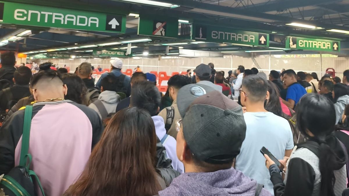 Desalojo de tren en Línea 8 del Metro provoca retrasos y aglomeraciones