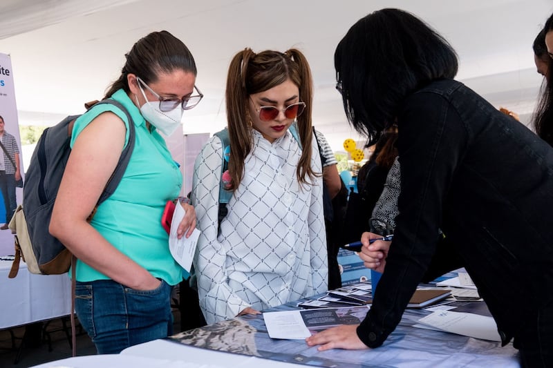 Hasta 80% de los empleados es menos productivo, pierde interés laboral y hasta piensan dejar su puesto por culpa de compañeros de trabajo tóxicos e insoportables.
