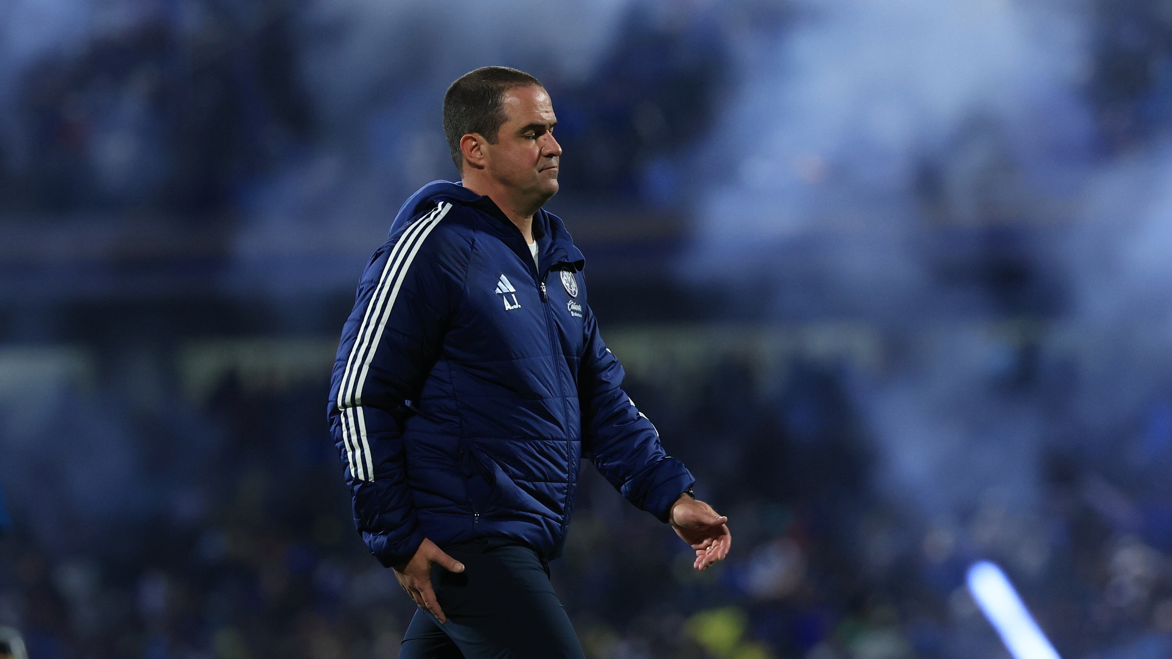 André Jardine se fue molesto tras perder contra Cruz Azul.