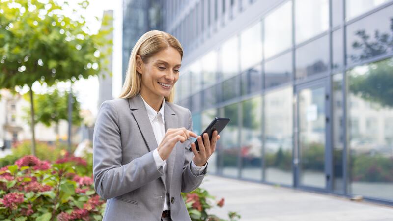 Teléfonos con IA con Reno12 F 5G y Reno12 5G