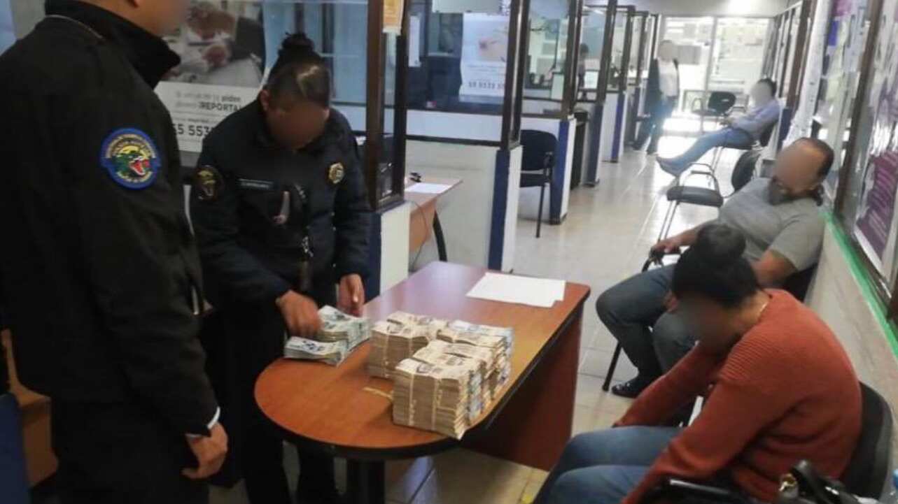 Policías detienen a mujer con más de 5 mdp.