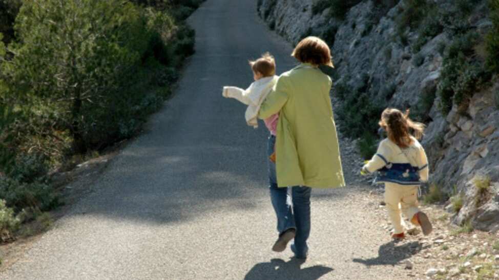 El comando armado llevó a los niños con su madre