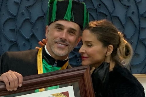 Senado busca frenar la venta de doctorados honoris causa sin aval académico ni méritos