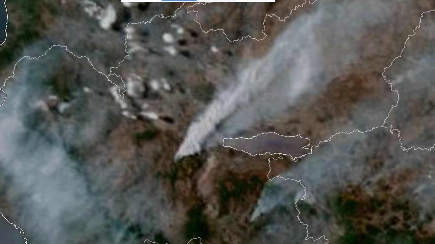 Imagen satelital que muestra como el humo va en dirección a Guadalajara.