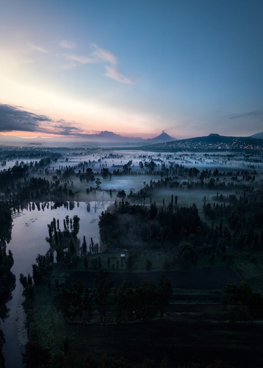 La exposición “Patrimonio. Agua y Fuego” de Santiago Arau muestra a la CDMX a través de imágenes que mezclan paisaje, memoria e identidad.