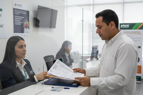 ¿Vas a retirar de tu Afore? Esto puede reducir tu pensión sin que lo sepas