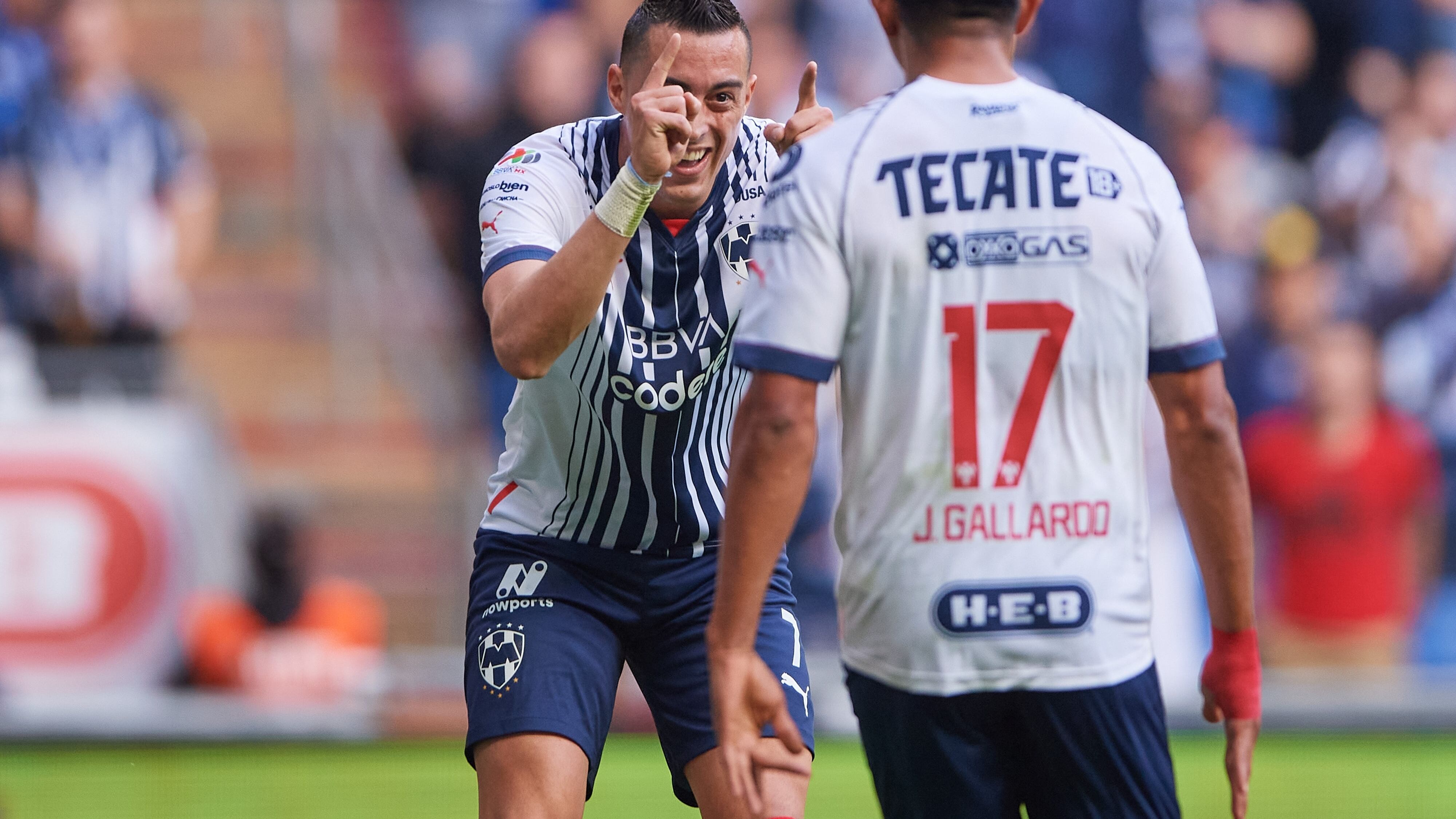 Rogelio Funes Mori se lució con un hat trick en casa .