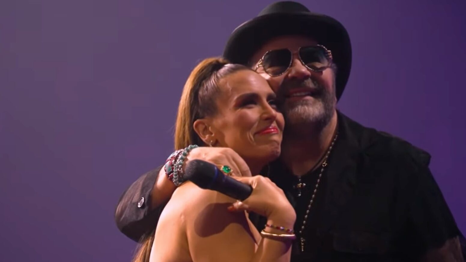 Manuel Mijares da una sorpresa a Angélica Vale en 'Juego de Voces'