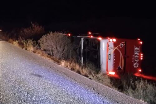 Volcadura de autobús deja 16 personas heridas en Oaxaca