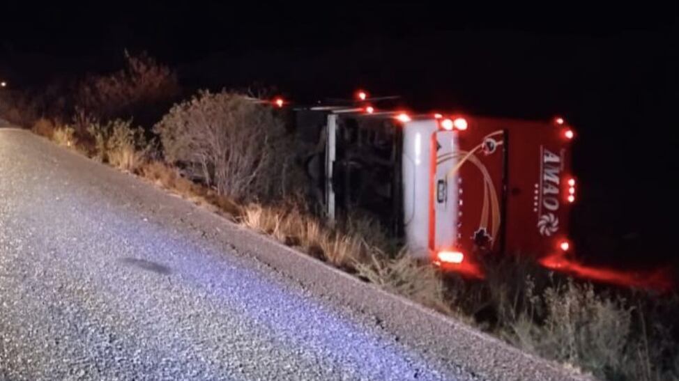 Volcadura de autobús deja 16 personas heridas en Oaxaca