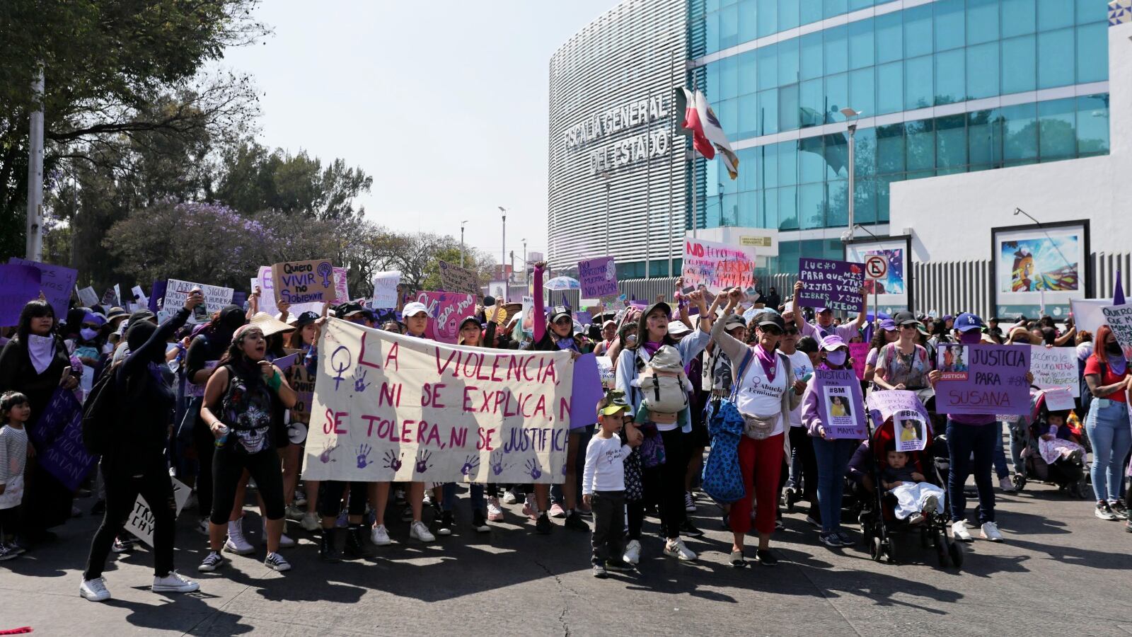La protesta fue parte de una de las cinco marchas convocadas en la ciudad de Puebla.