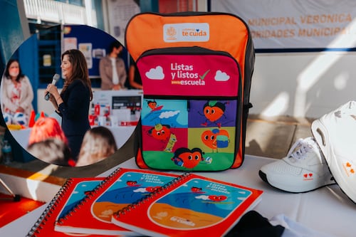 Con inversión de 1.35 mdp, entregan cámaras, proyectores y útiles a 35 escuelas de GDL