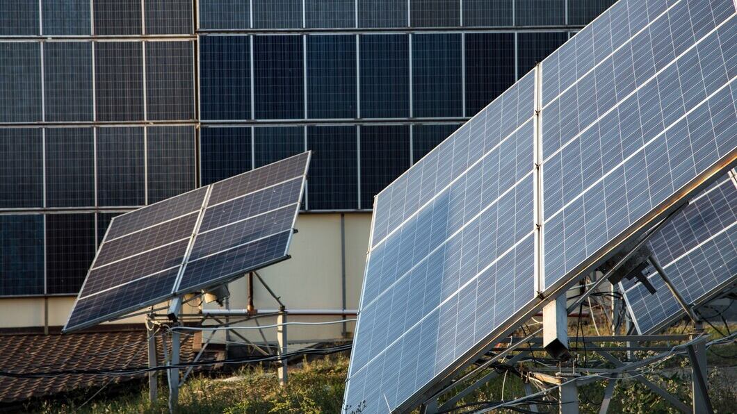 Han impulsado la generación distribuida de energía, permitiendo un crecimiento del 85 % en capacidad instalada desde 2022.