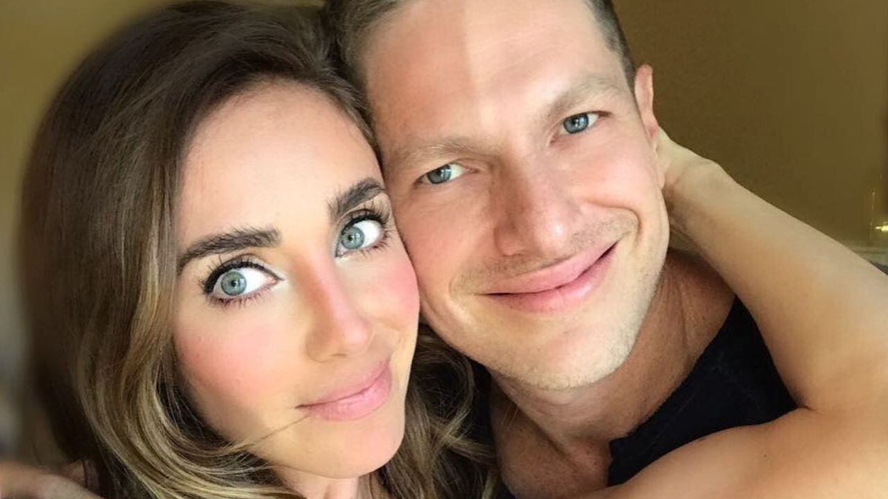 El conductor de espectáculos dijo que la cantante debe ser muy amiga de su exmánager para no demandarlo