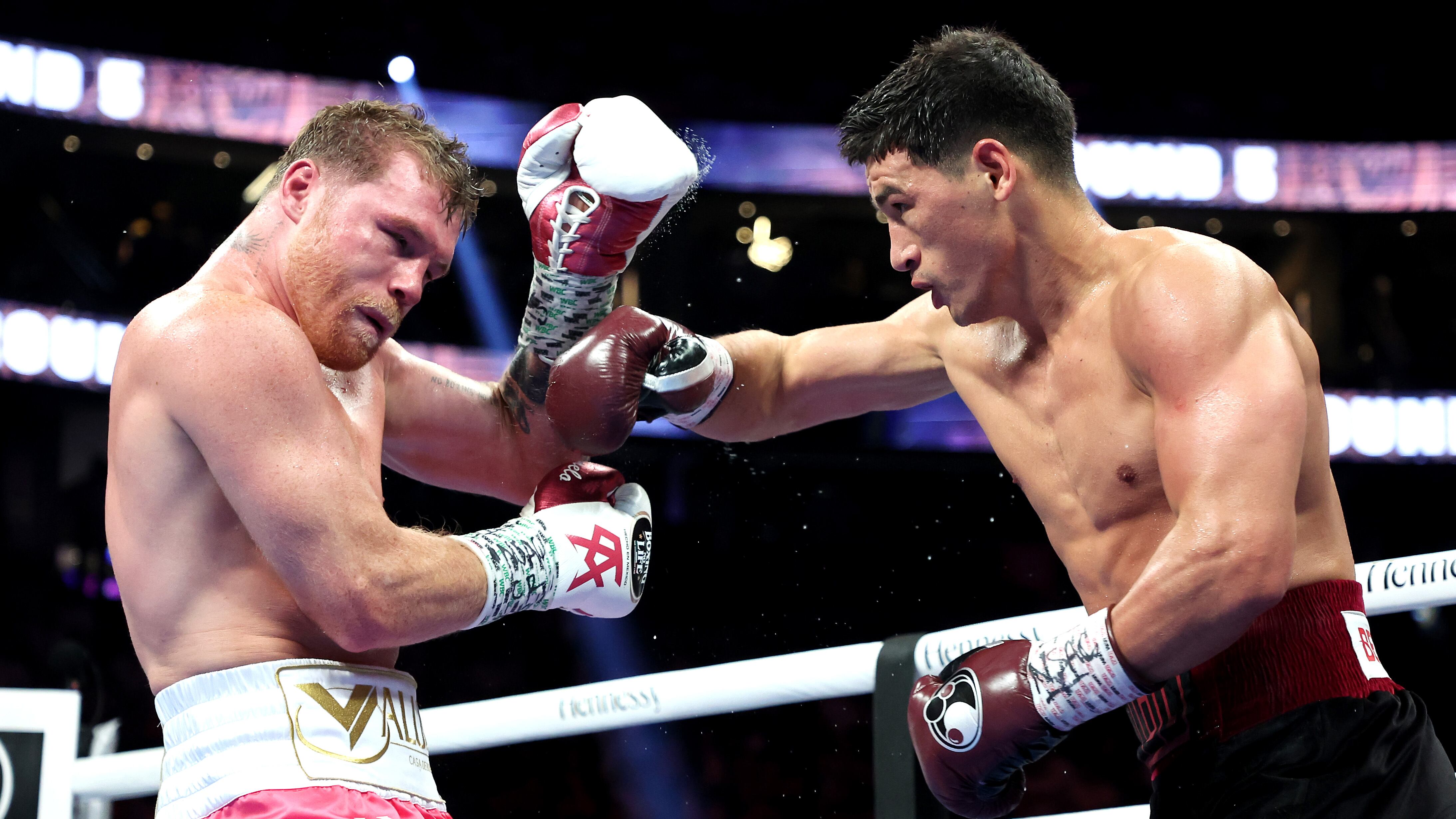 Dmitry Bivol propinó al Canelo Álvarez la segunda derrota de su carrera.
