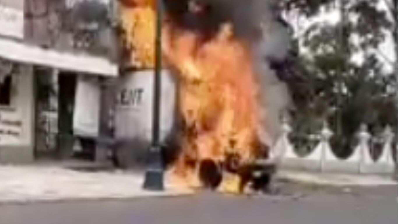 Estallan camión frente a Campo Militar en la CDMX