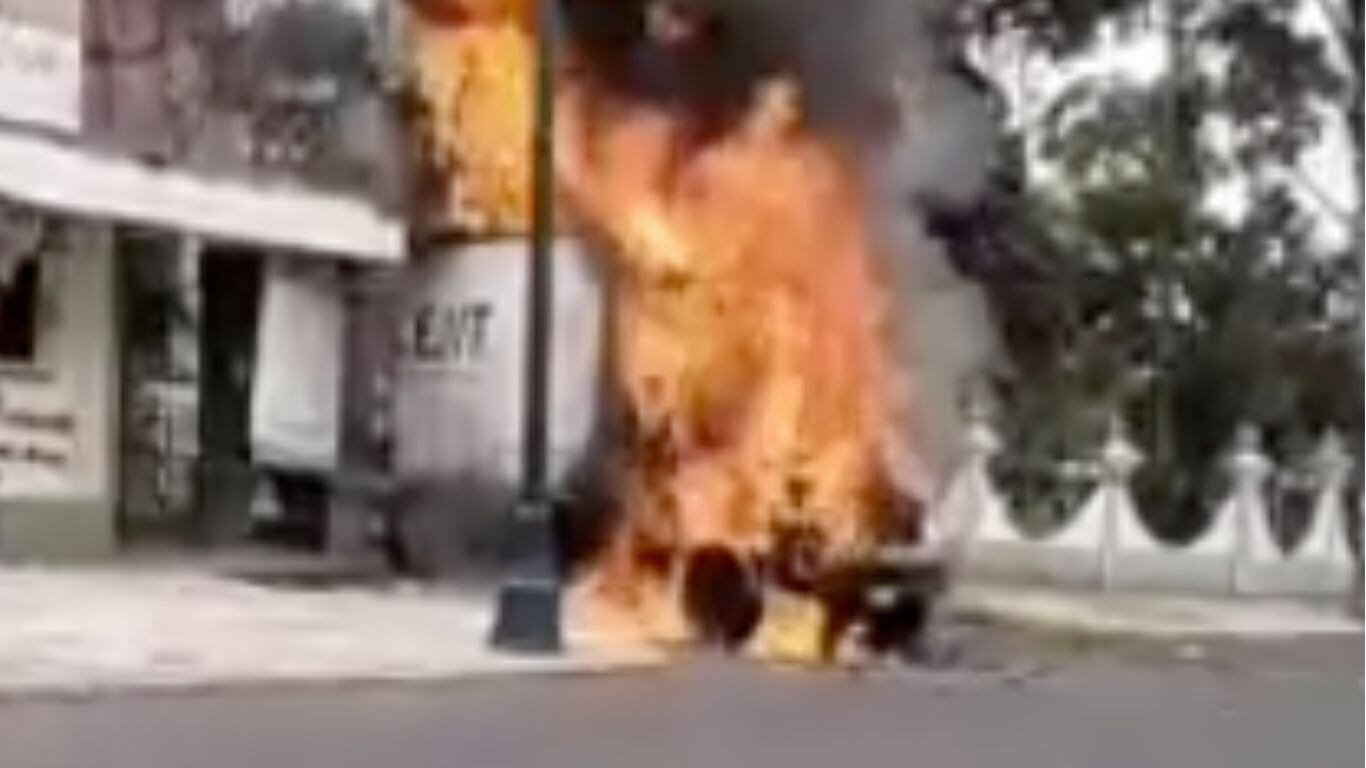 Estallan camión frente a Campo Militar en la CDMX