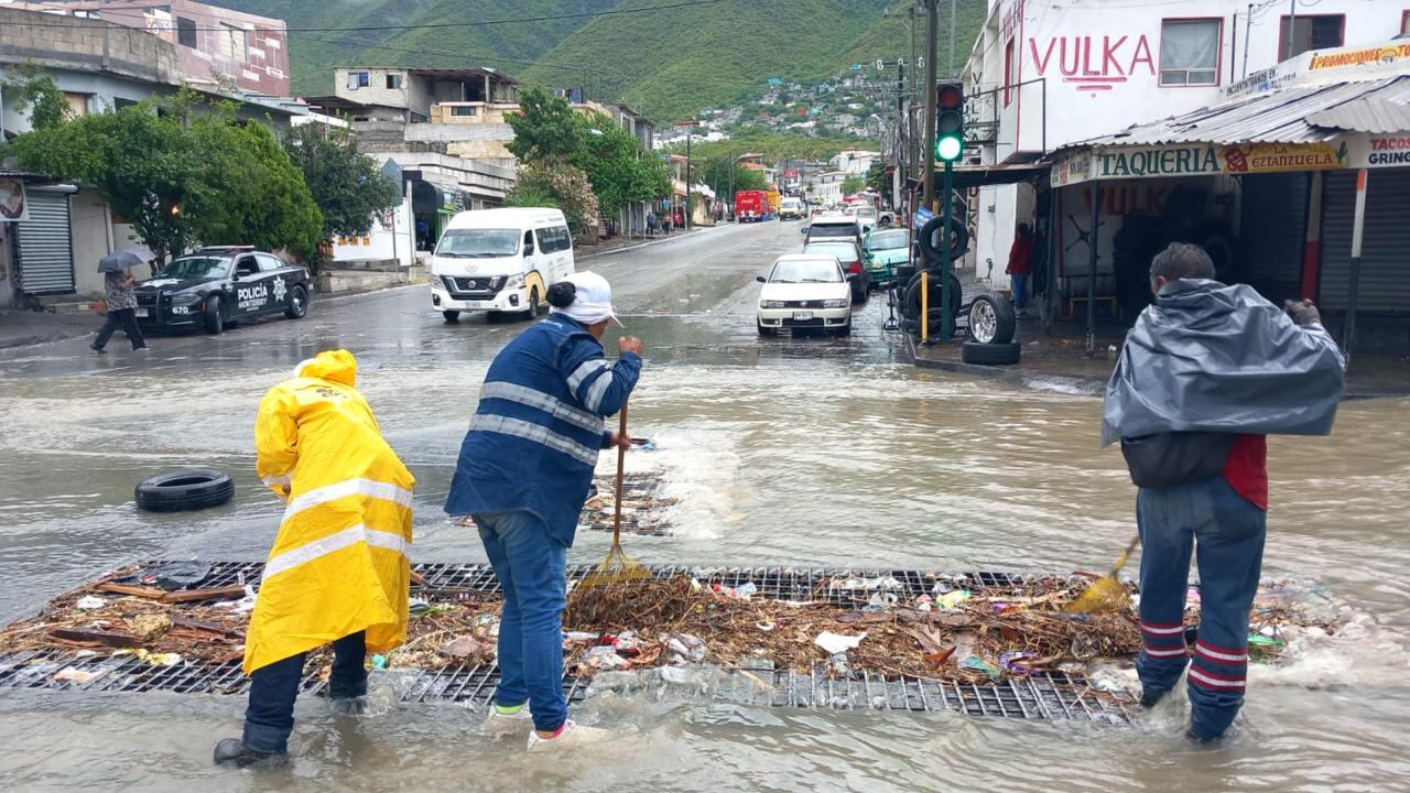 Las cuadrillas de limpieza empezaron a trabajar desde el miércoles temprano.