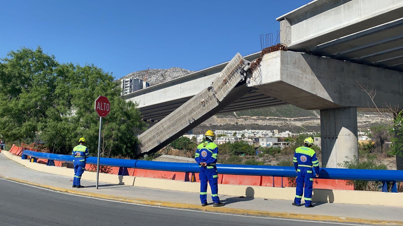 Los trabes se vinieron abajo durante su colocación