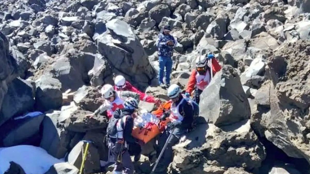 Localizan sin vida a guía de alpinistas perdidos en el Pico de Orizaba