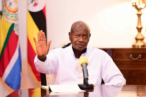Presidente de Uganda descarta confinamiento por el ébola a pesar de declaración de la OMS
