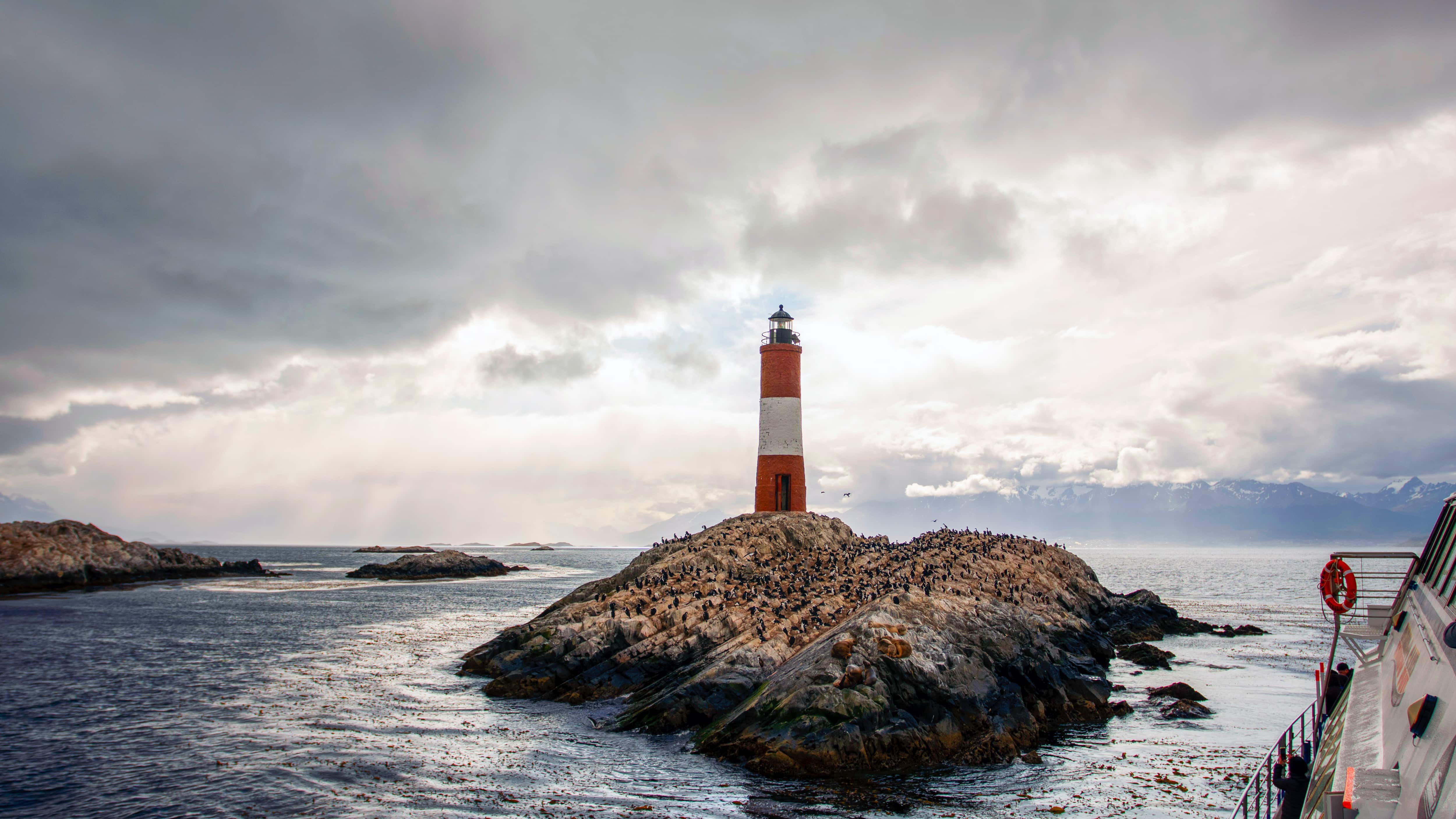 Desde un trekking por Laguna Esmeralda hasta la degustación de centollas y mariscos en Puerto Almanza, descubre que puedes hacer en la ciudad más austral del mundo