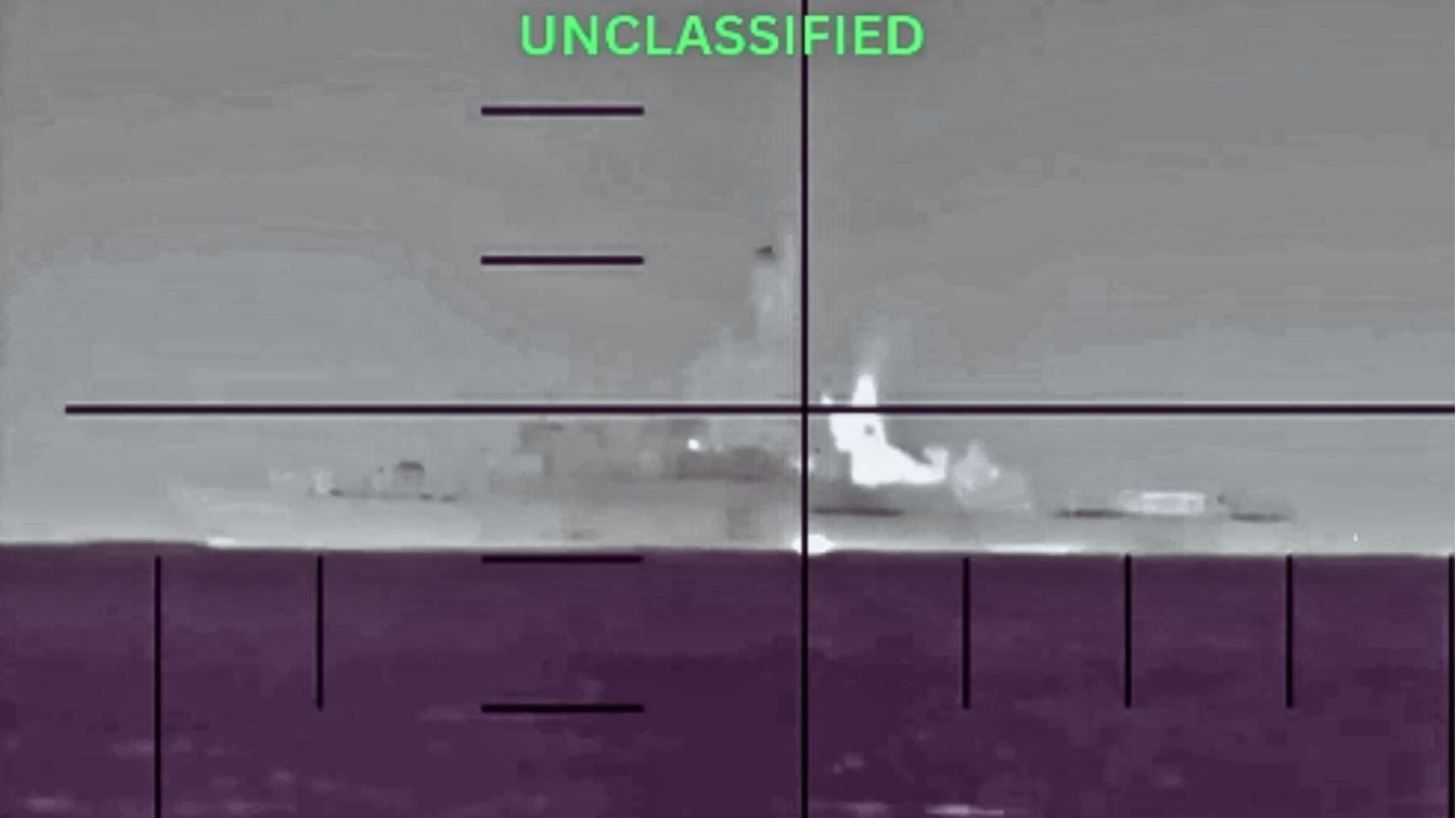 Submarino ataca a buque en aguas internacionales