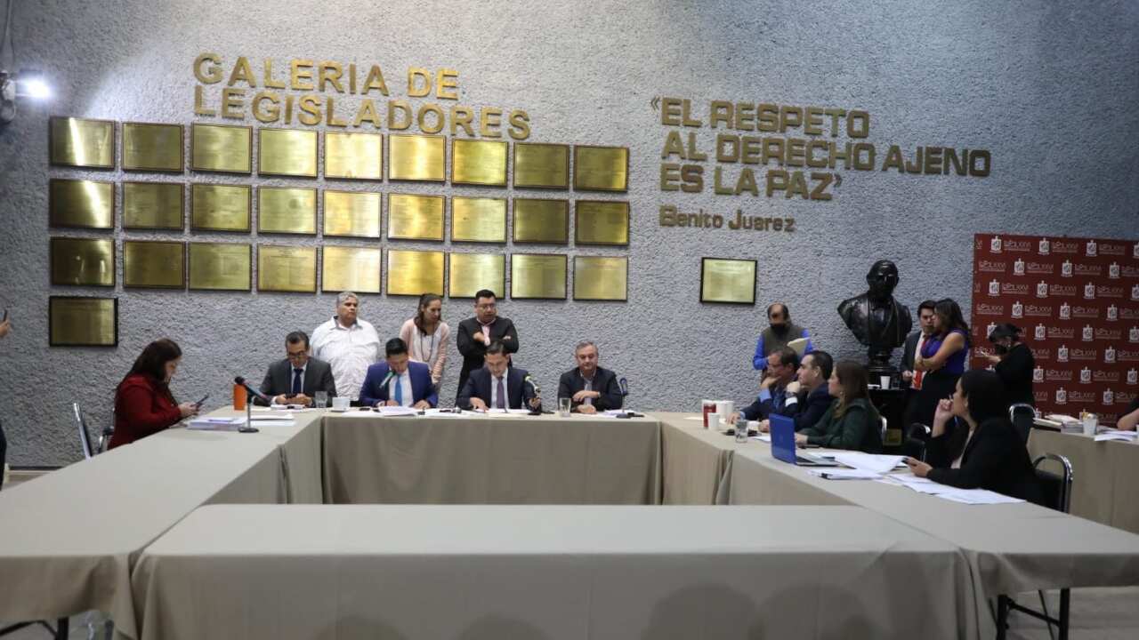 En la comisión también participaron los priístas Heriberto Treviño, coordinador de la bancada, Ivonne Álvarez y Julio Cantú.