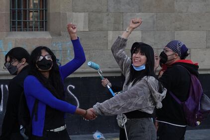 Policía irrumpe en manifestación trans frente a Palacio Nacional