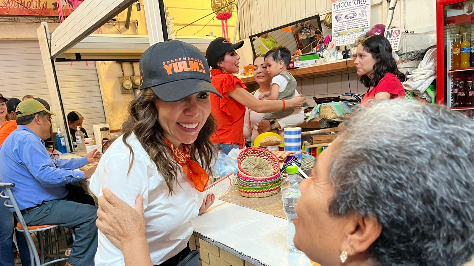 Promete entregar créditos revolventes a la industria textil.