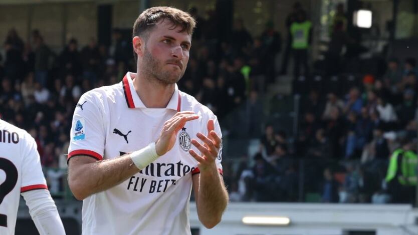 Santiago Giménez registra cuatro goles con el Milan.