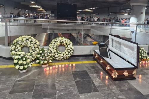 Con ataúd en el Metro exigen justicia a tres años del colapso de la Línea 12