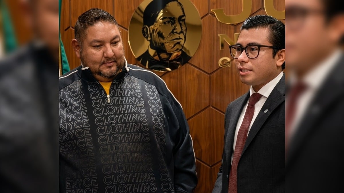 Hugo Ramos y el alcalde de Juárez, Félix Arratia.