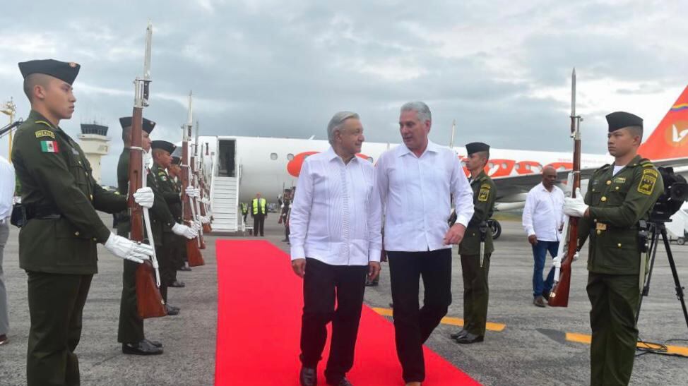 AMLO de la la bienvenida al presidente de Cuba, Miguel Díaz-Canel.